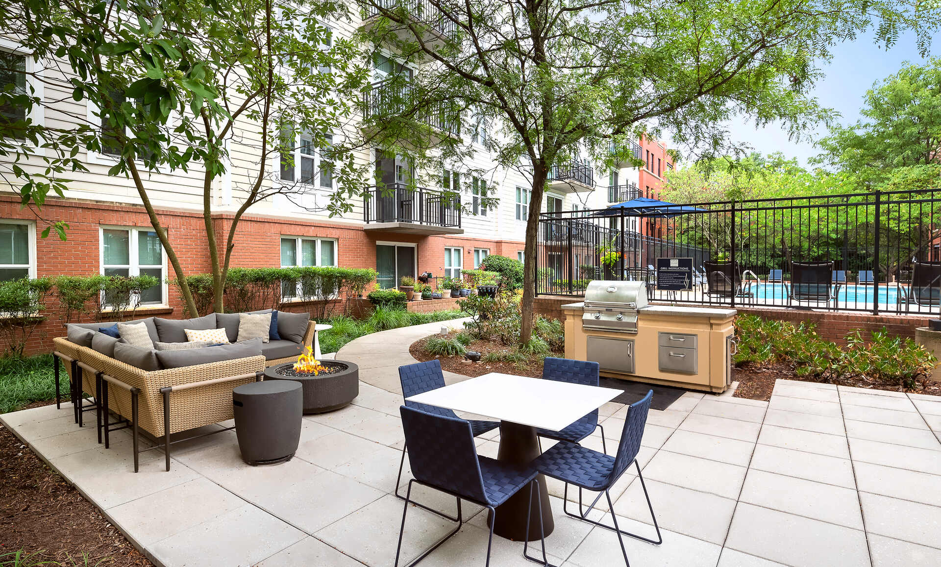 PearsonSquare_EXT_Amenities_OutdoorLounge2_GregDohler_082024