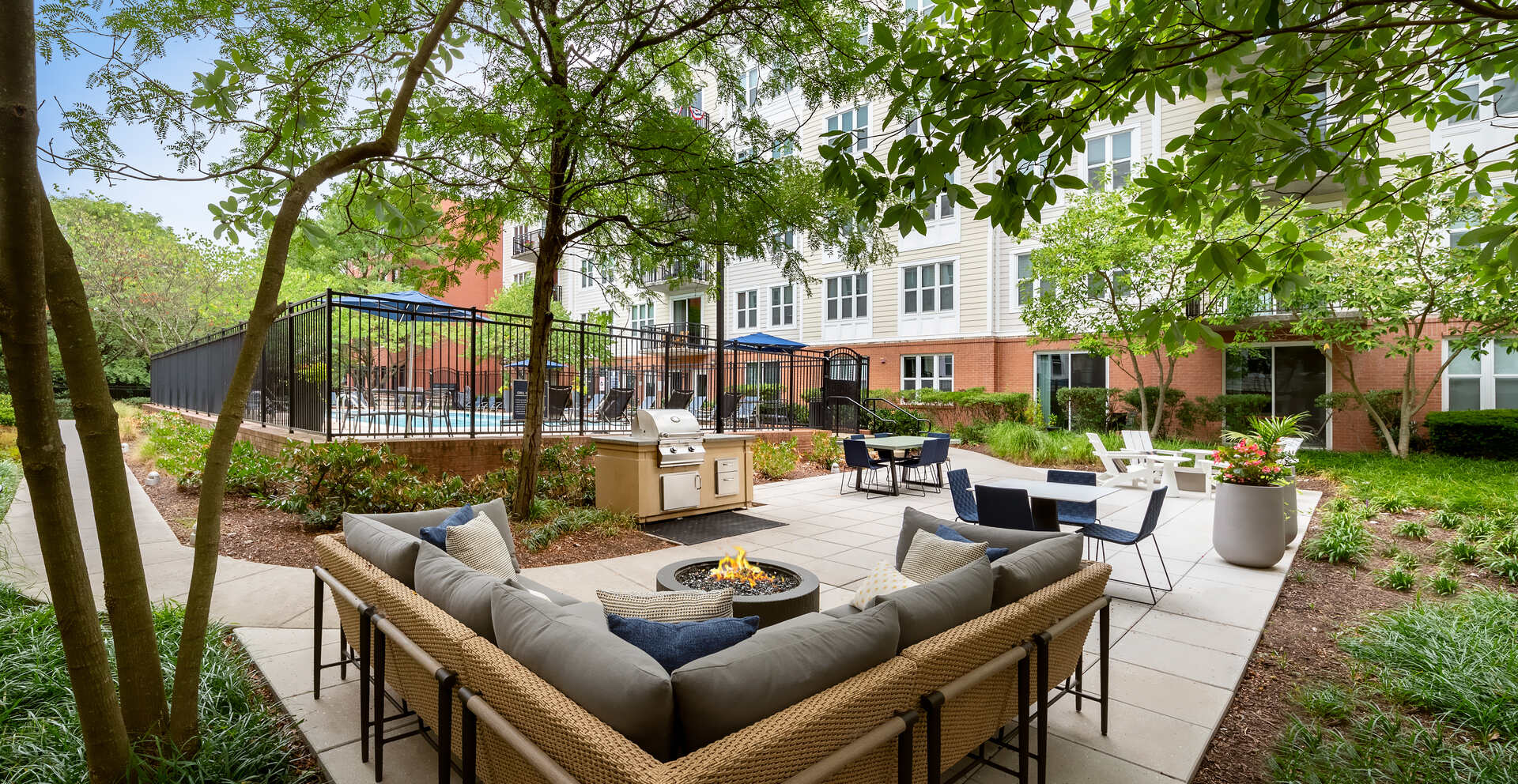 PearsonSquare_EXT_Amenities_OutdoorLounge3_GregDohler_082024