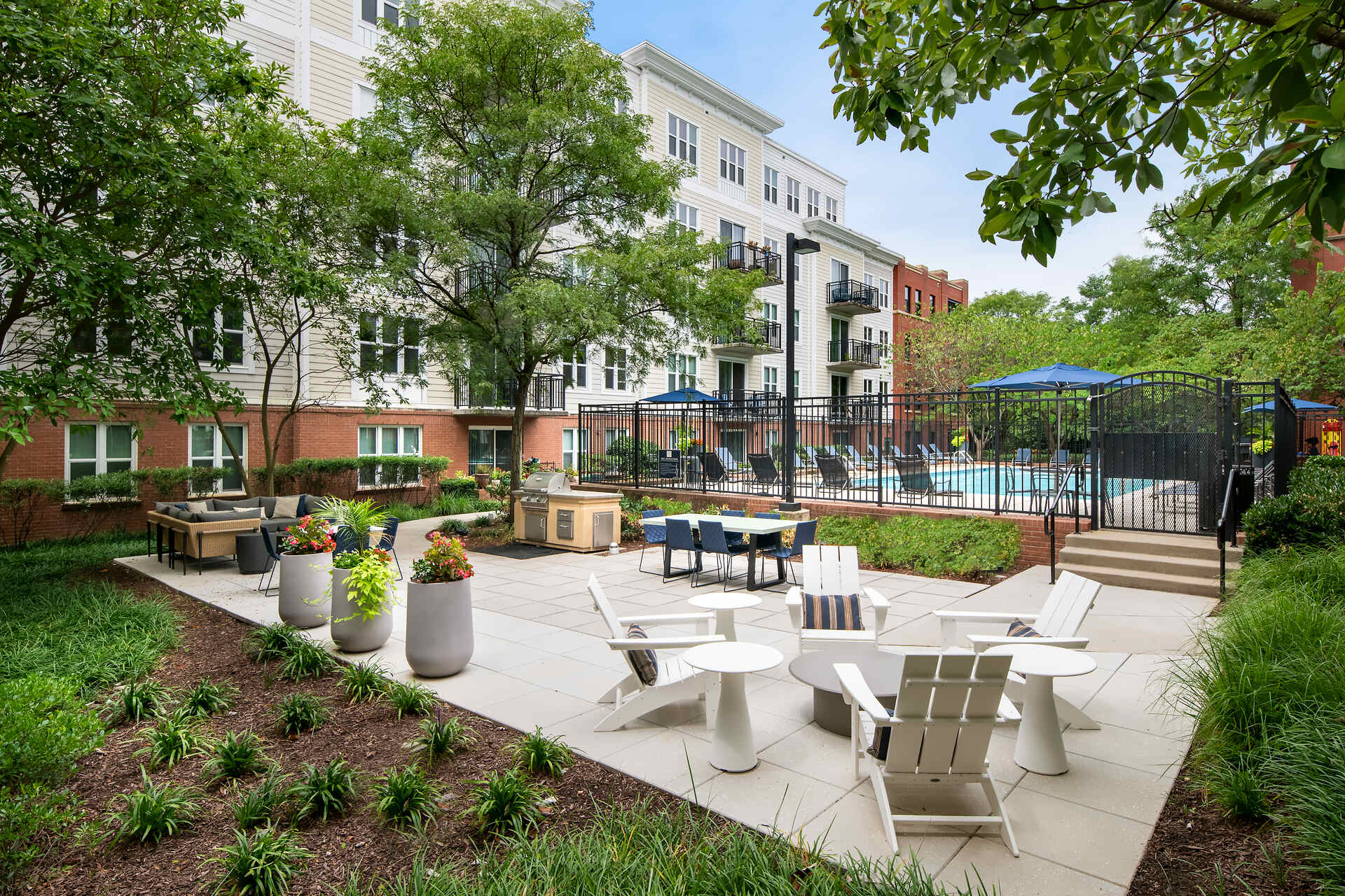 PearsonSquare_EXT_Amenities_OutdoorLounge_GregDohler_082024