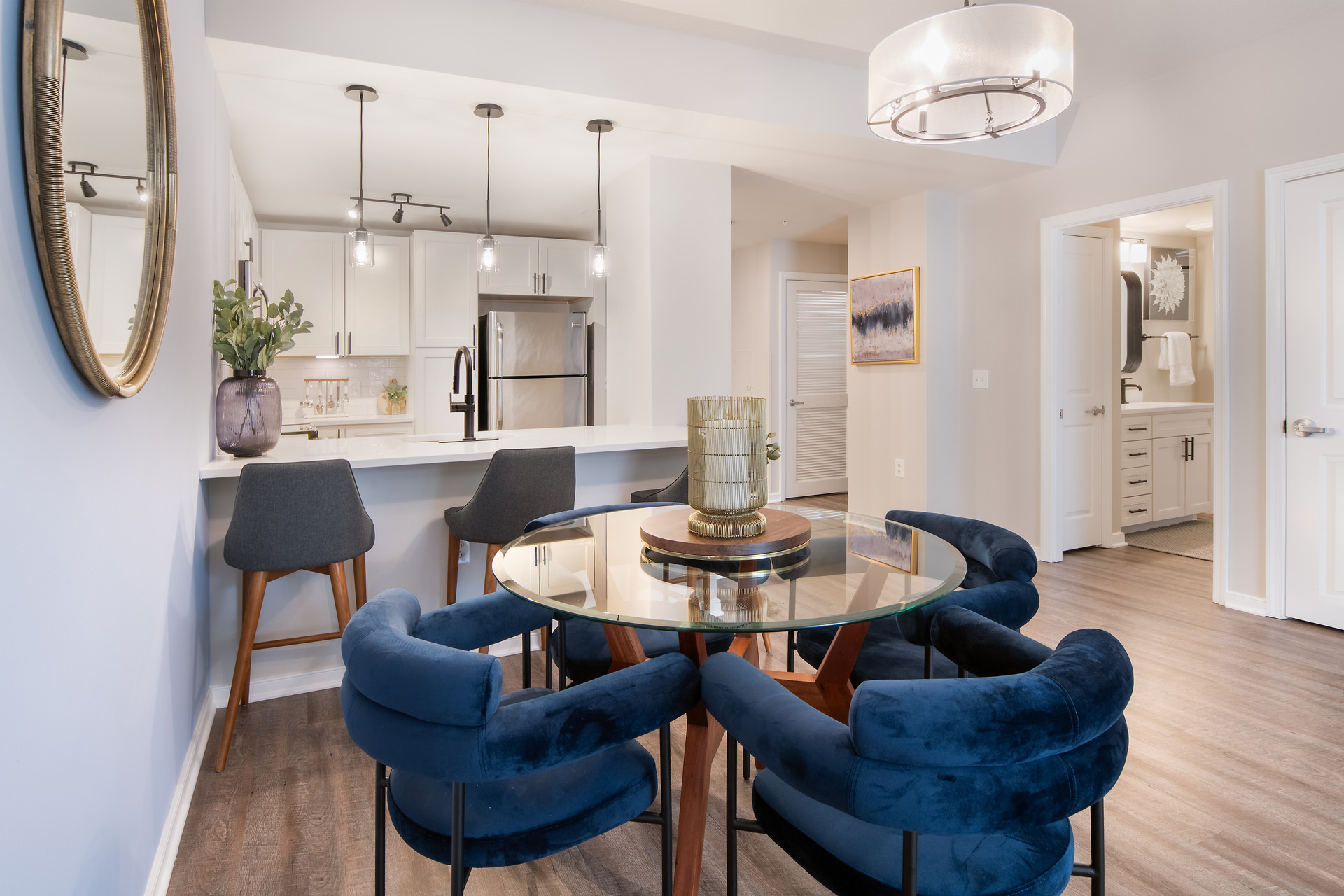 PearsonSquare_INT_Apartments_Dining2_GregDohler_082024