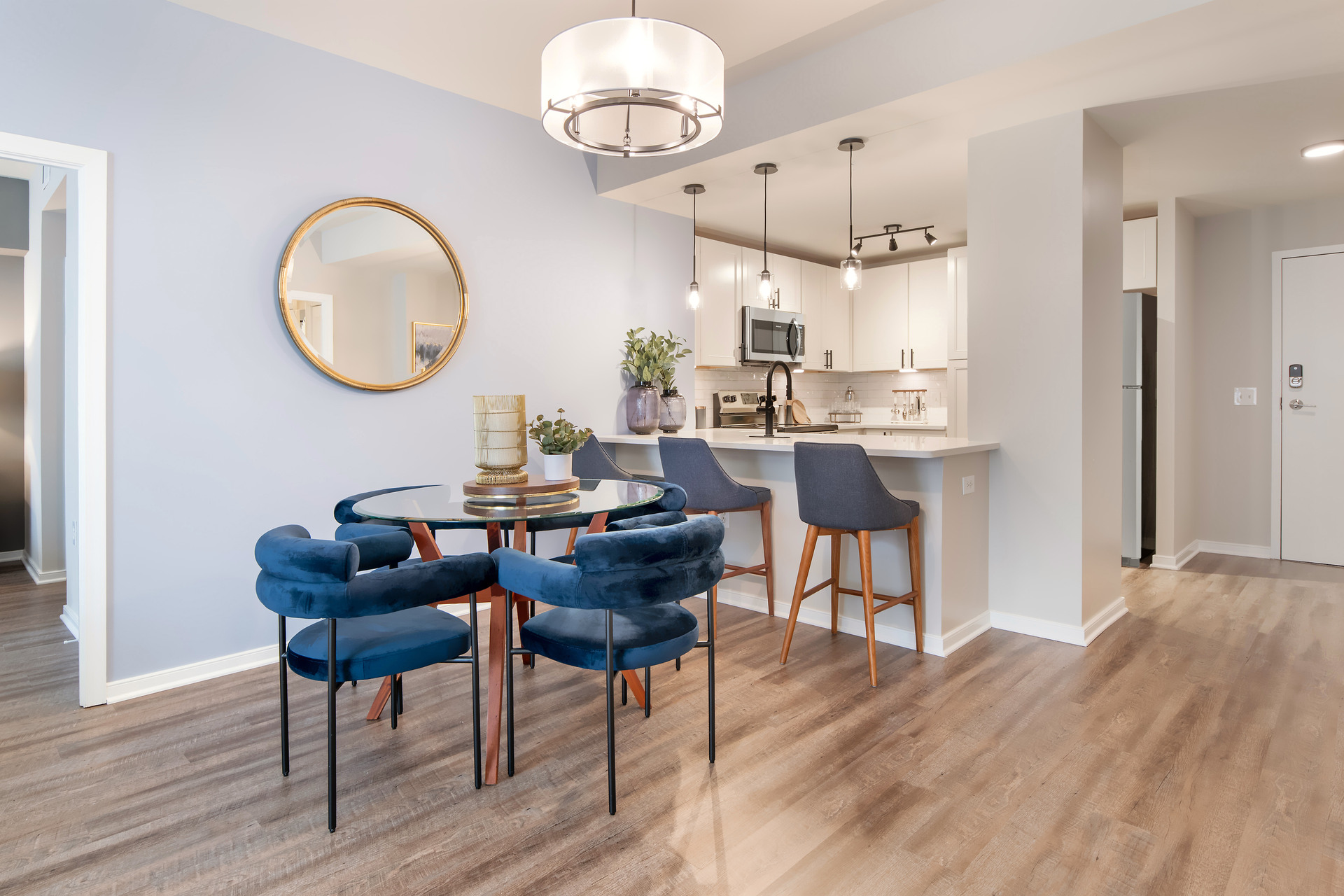 PearsonSquare_INT_Apartments_Dining_GregDohler_082024